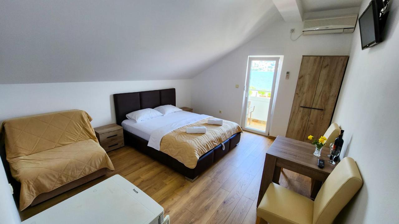 Apartments Maxi Katic Херцег Нови Екстериор снимка