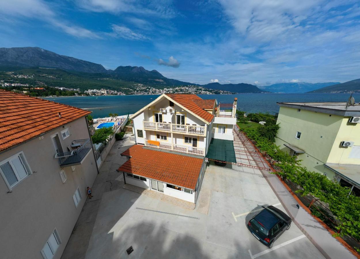 Apartments Maxi Katic Херцег Нови Екстериор снимка