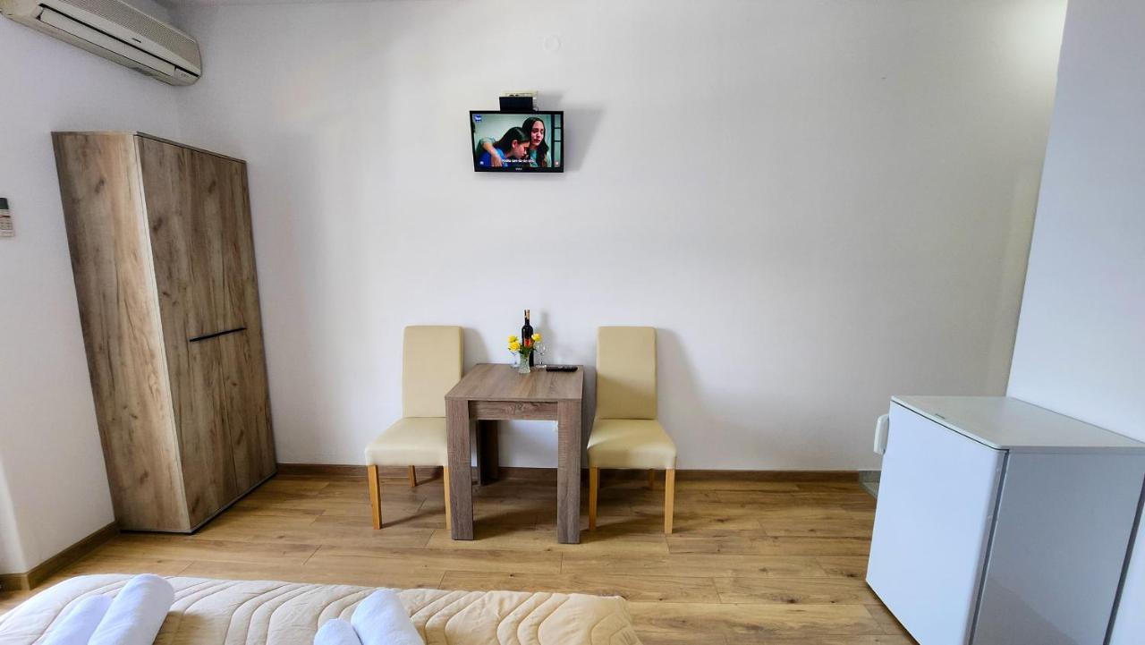 Apartments Maxi Katic Херцег Нови Екстериор снимка