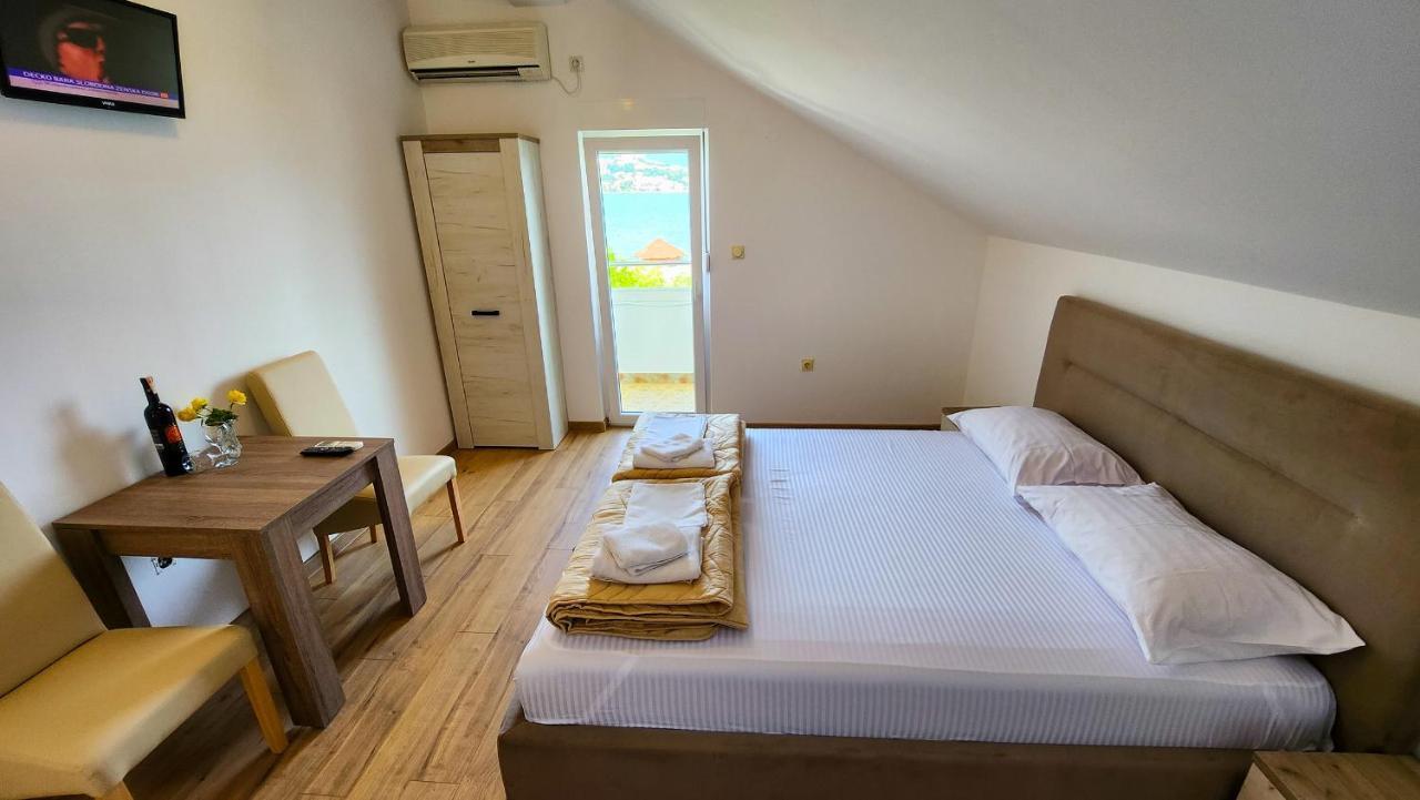 Apartments Maxi Katic Херцег Нови Екстериор снимка