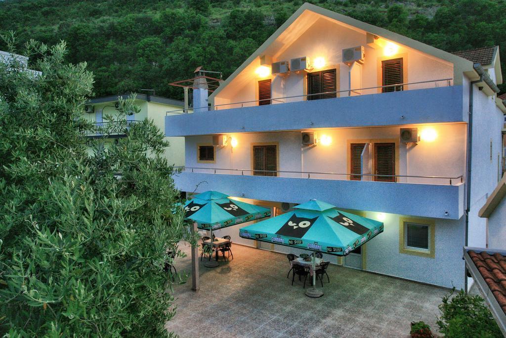Apartments Maxi Katic Херцег Нови Екстериор снимка